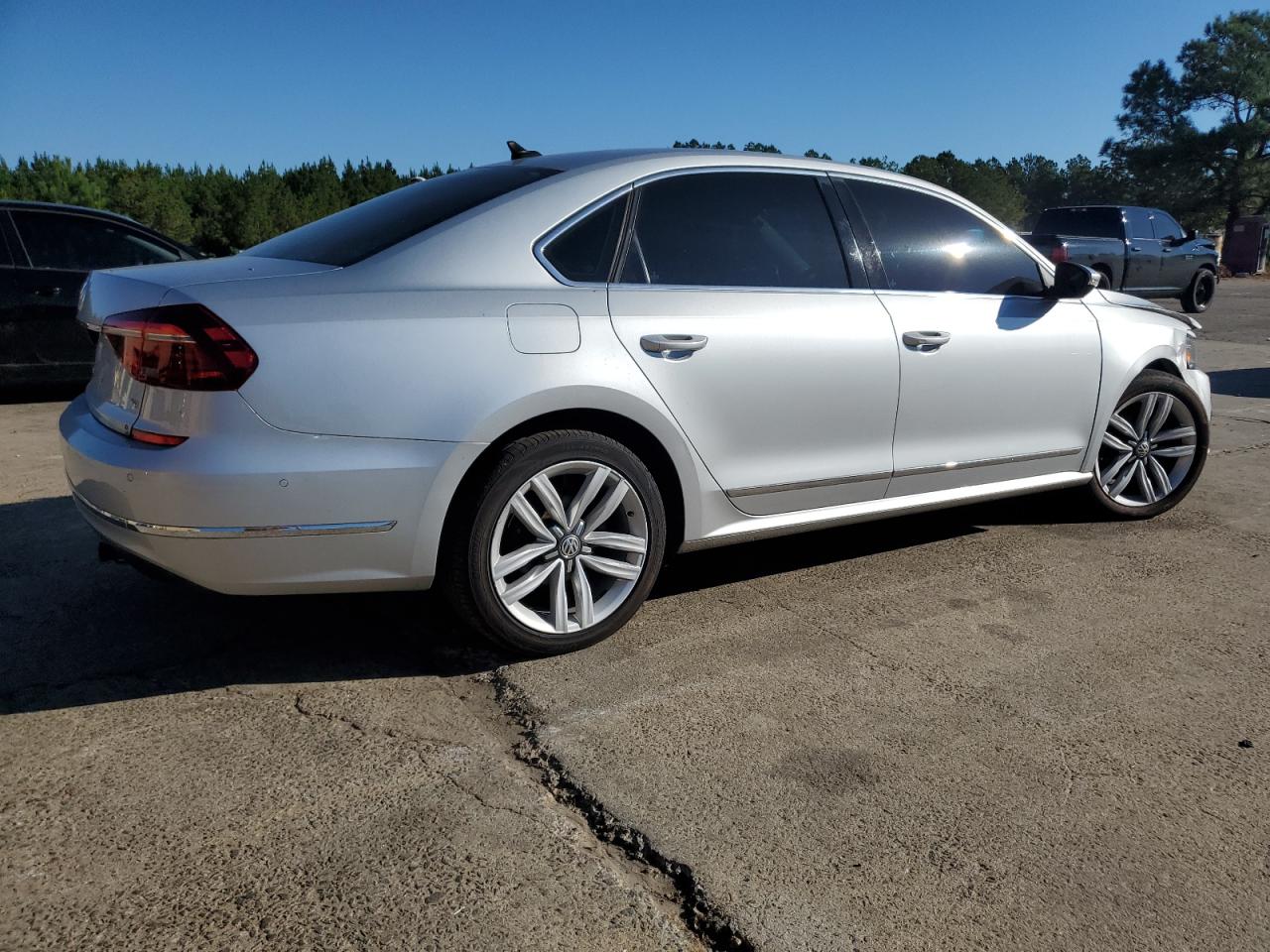 VOLKSWAGEN PASSAT SEL PREMIUM