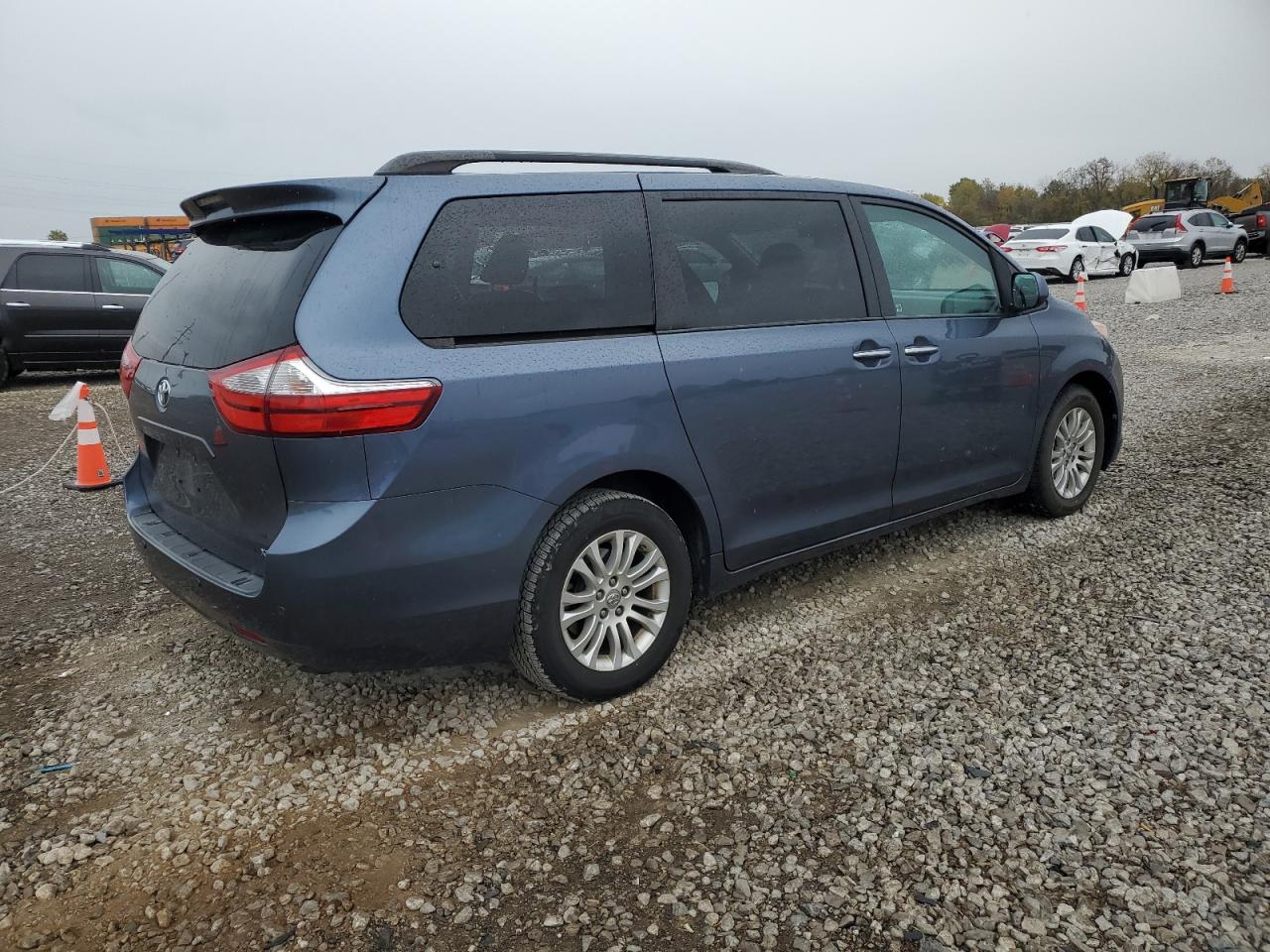 TOYOTA SIENNA XLE
