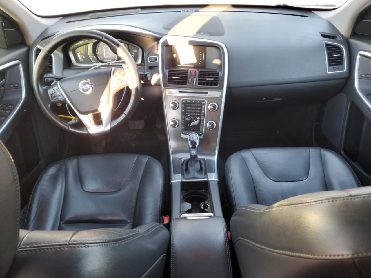 VOLVO XC60 T6 PLATINUM