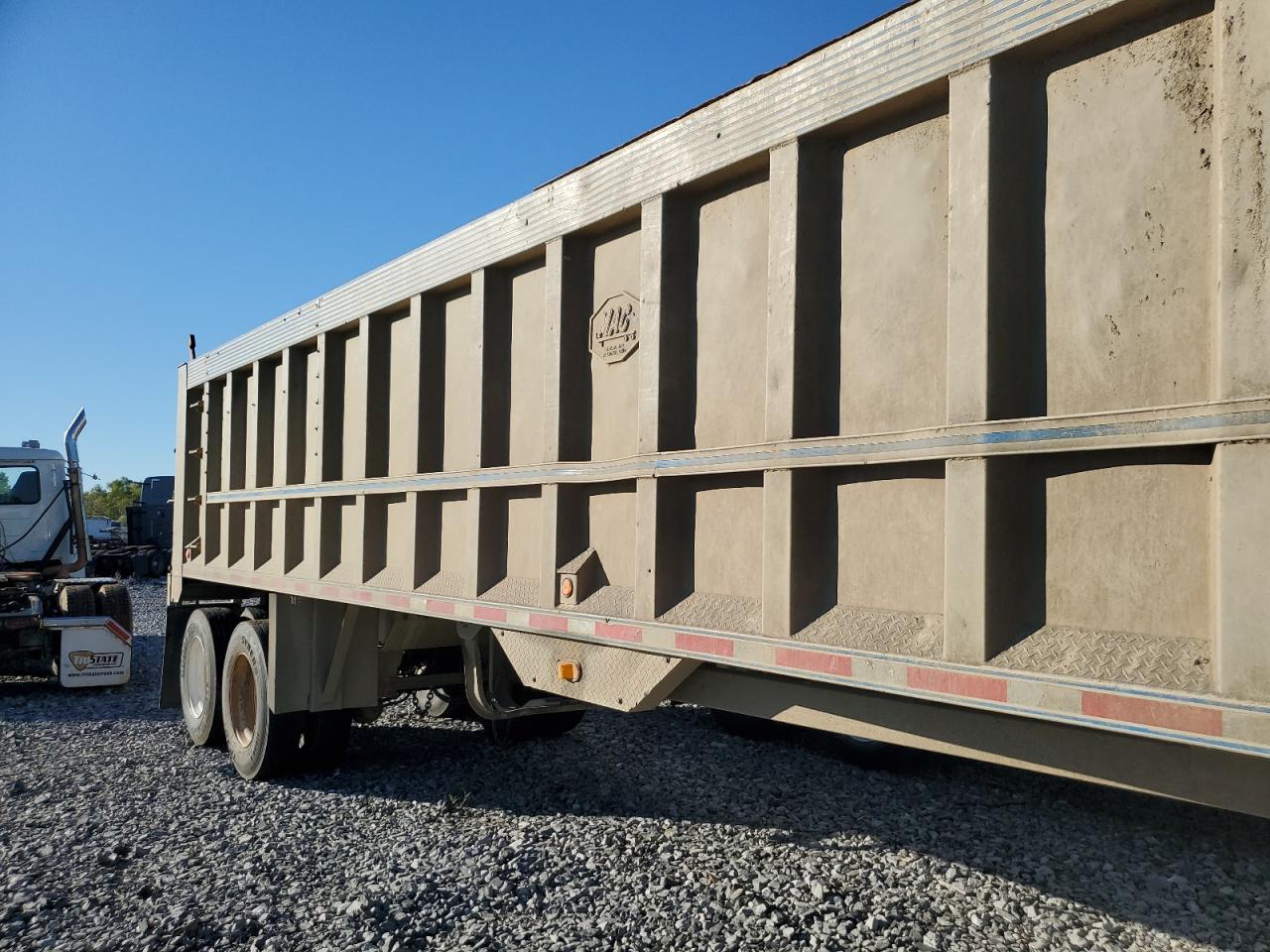 Lot #3265929550 2004 MAC UNKNOWN