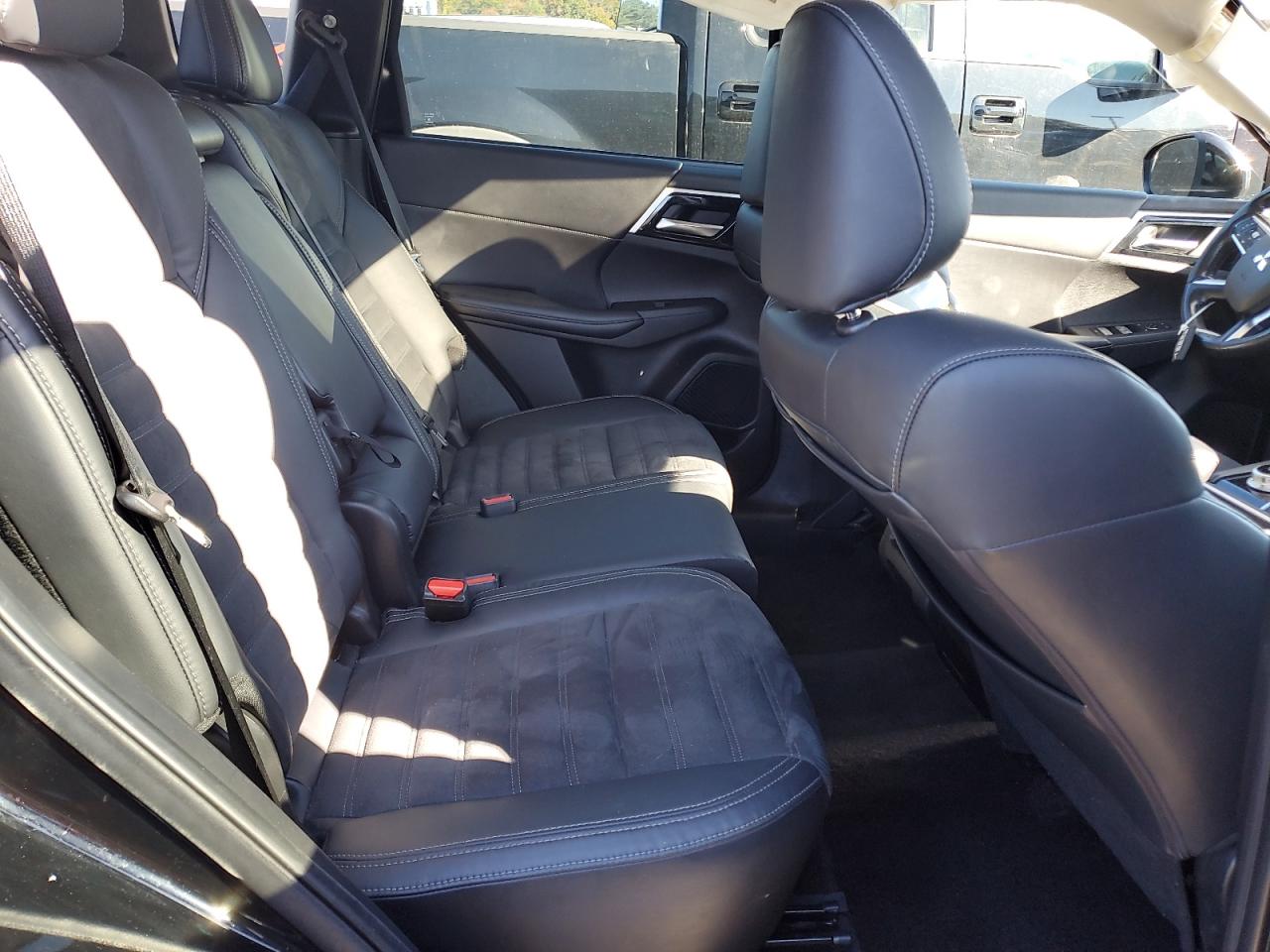 MITSUBISHI OUTLANDER SE