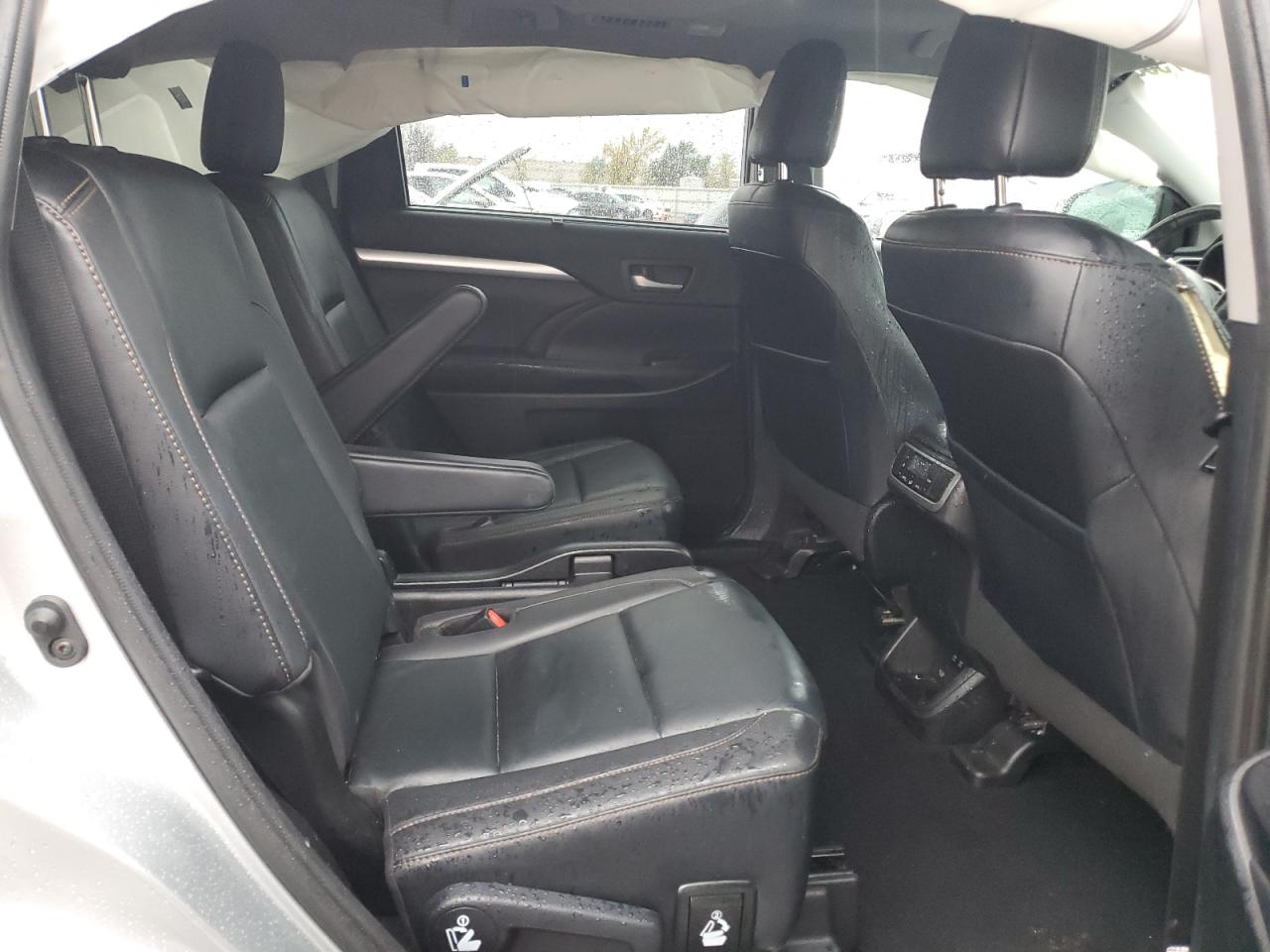 TOYOTA HIGHLANDER SE