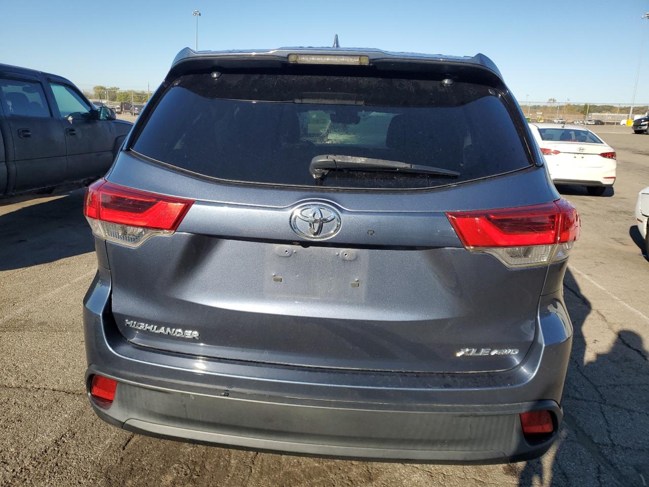 TOYOTA HIGHLANDER SE
