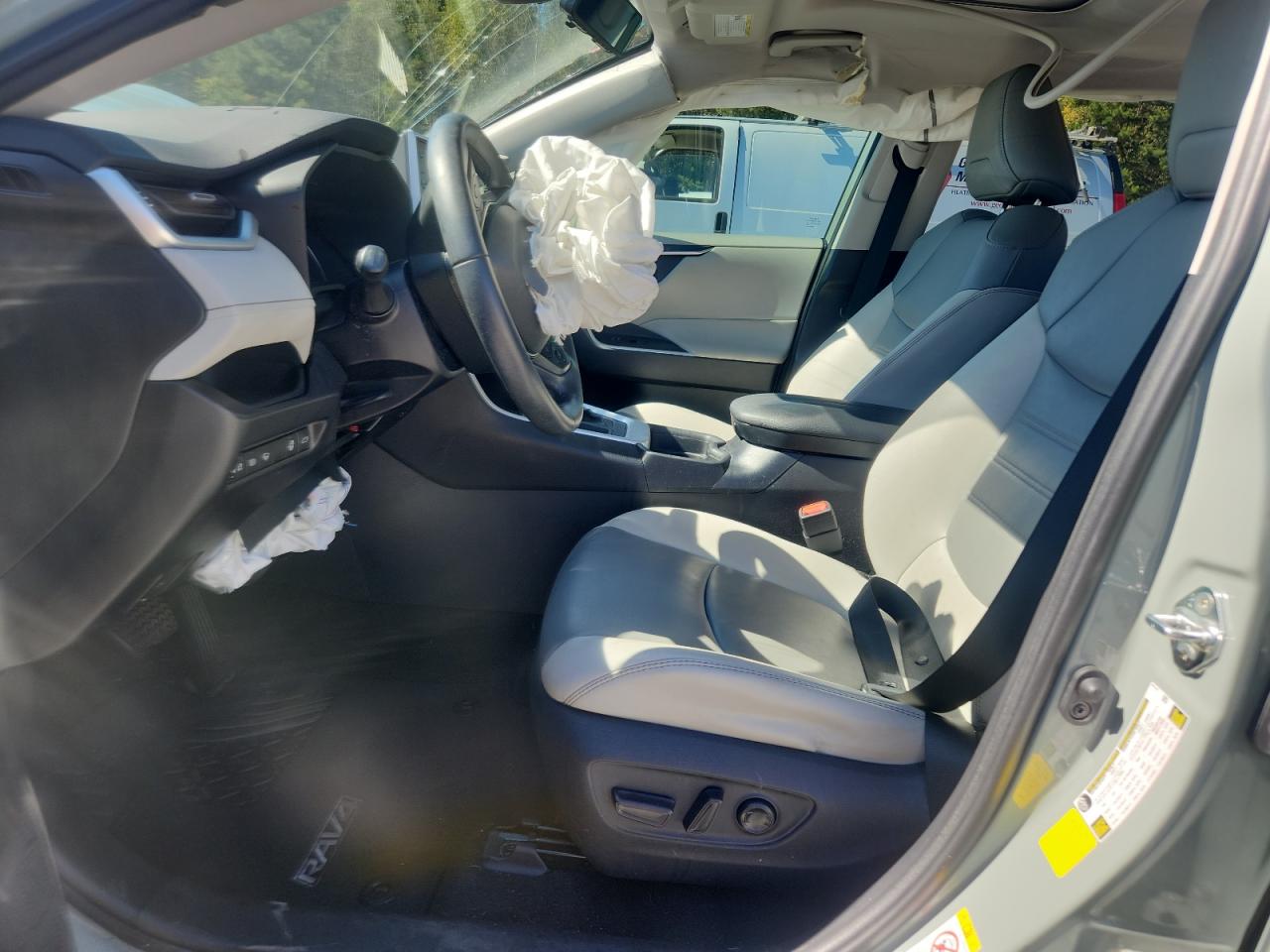 TOYOTA RAV4 XLE PREMIUM