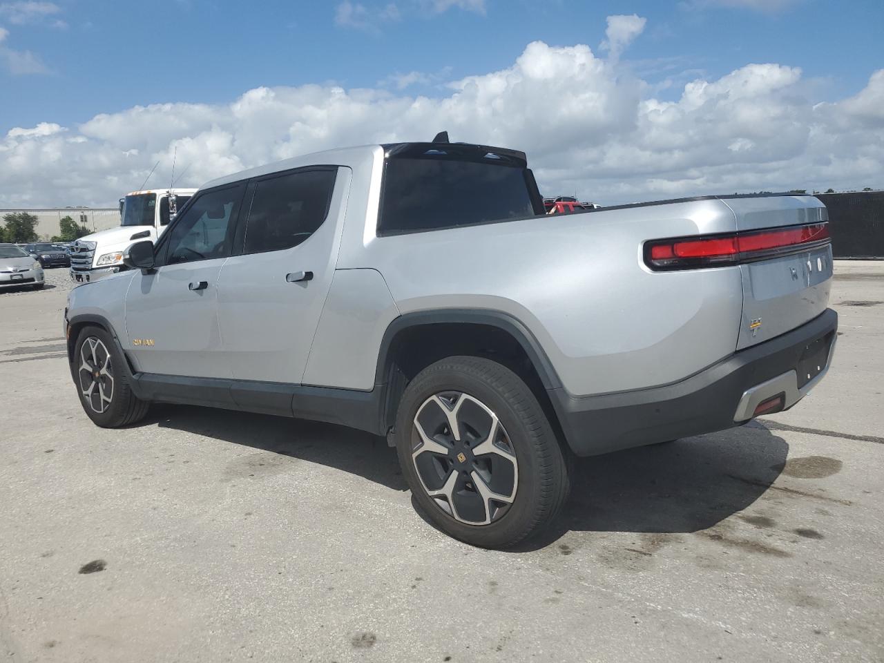 RIVIAN R1T ADVENTURE