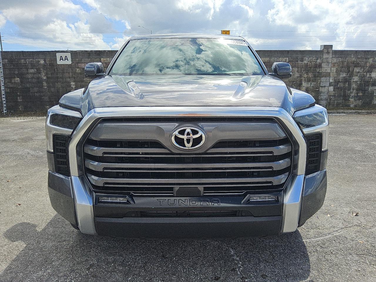 TOYOTA TUNDRA CREWMAX LIMITED