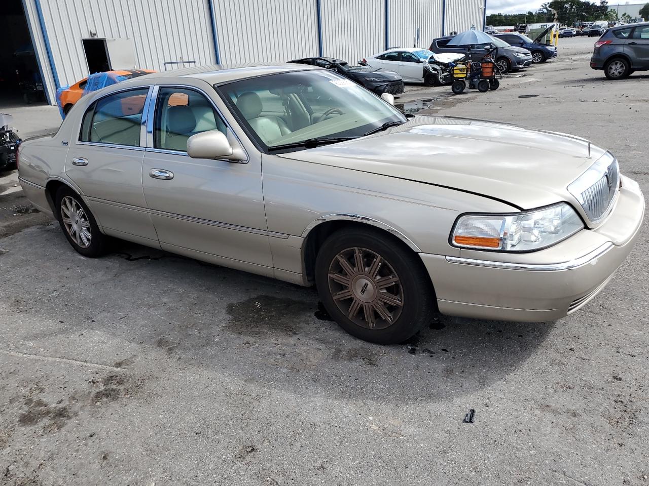 LINCOLN TOWN CAR SIGNATURE LIMITED