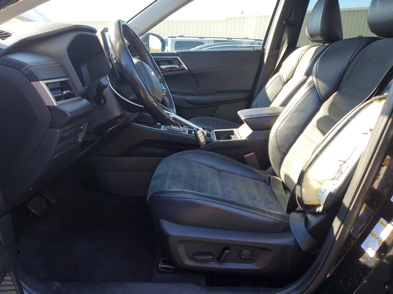 MITSUBISHI OUTLANDER SE