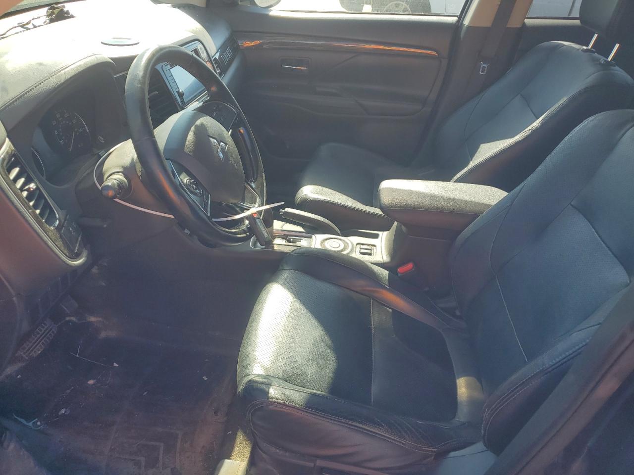 MITSUBISHI OUTLANDER SE