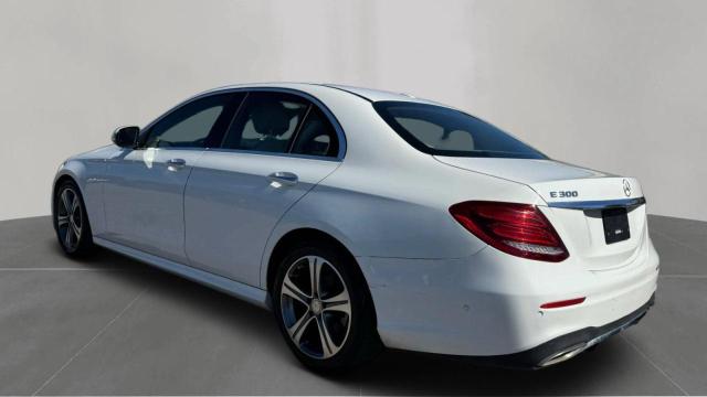 2017 MERCEDES-BENZ E 300 WDDZF4JB4HA088589