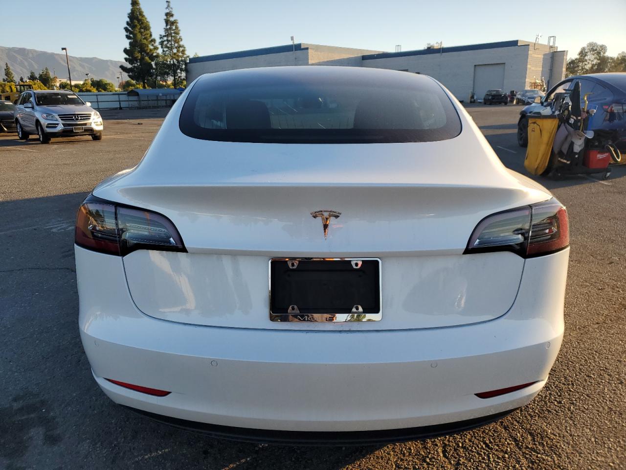 TESLA MODEL 3