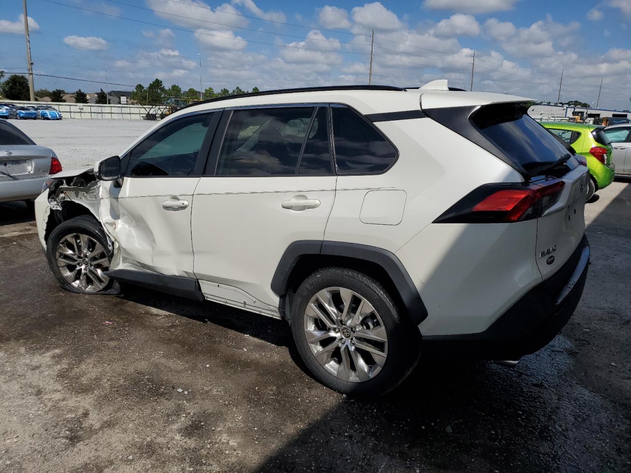 TOYOTA RAV4 XLE PREMIUM