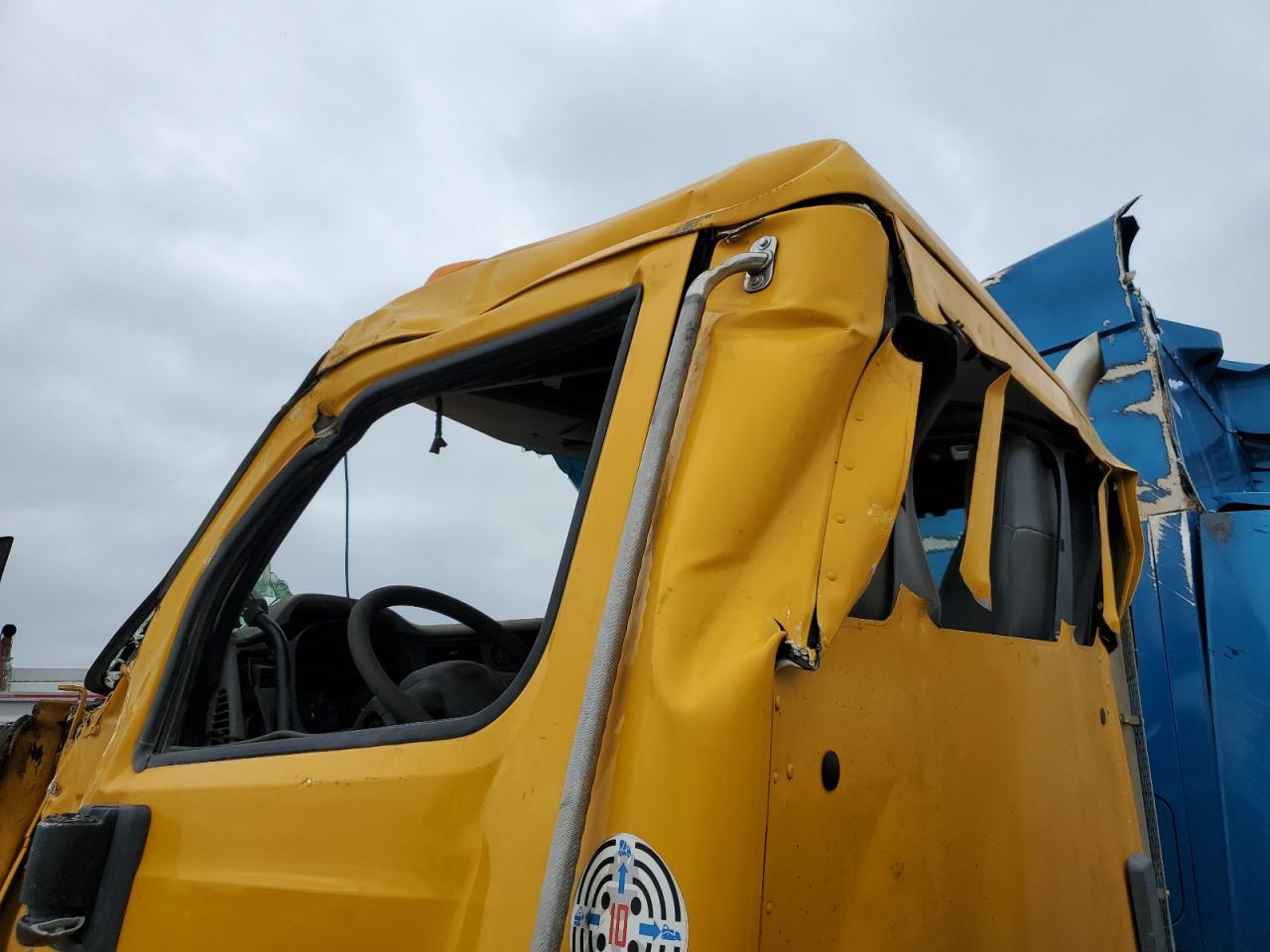 Lot #3264458405 2017 PETERBILT 567