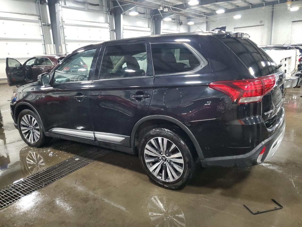 MITSUBISHI OUTLANDER SE