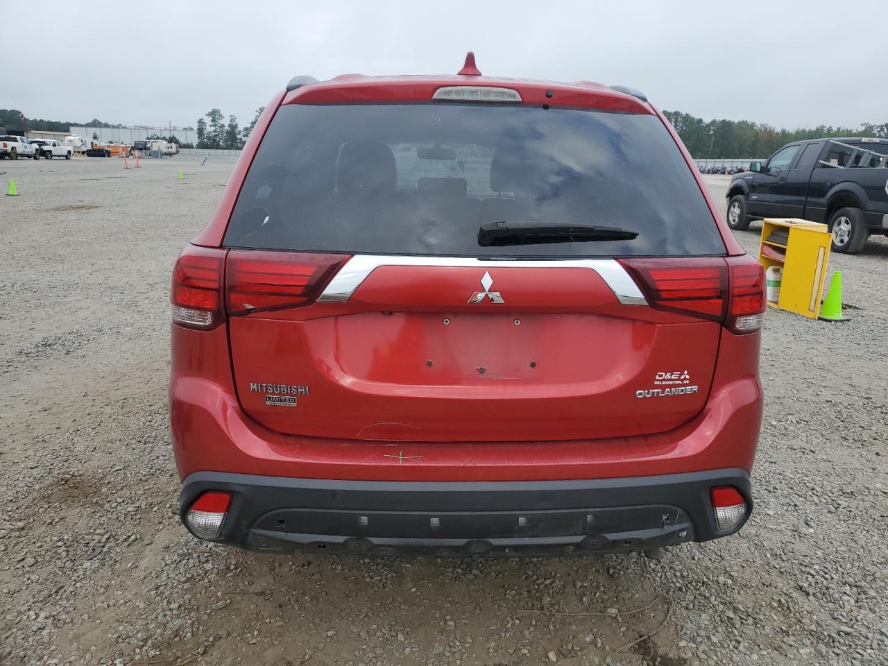 MITSUBISHI OUTLANDER SE