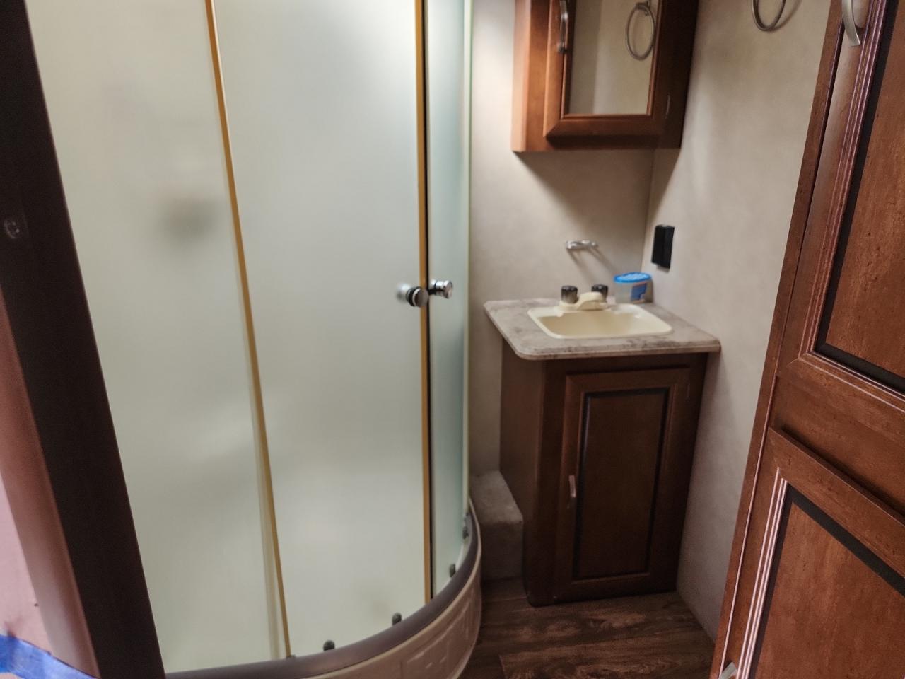 Lot #3284011847 2017 FVVB TRAVEL TR