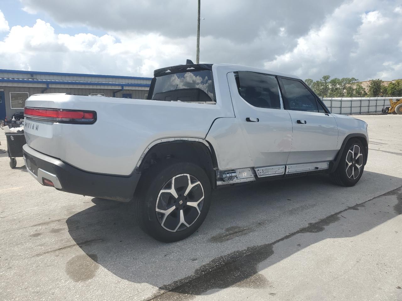 RIVIAN R1T ADVENTURE