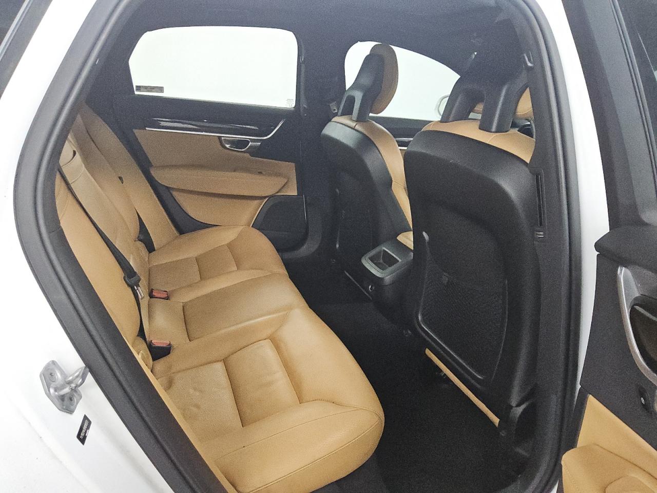 VOLVO S90 T5 MOMENTUM