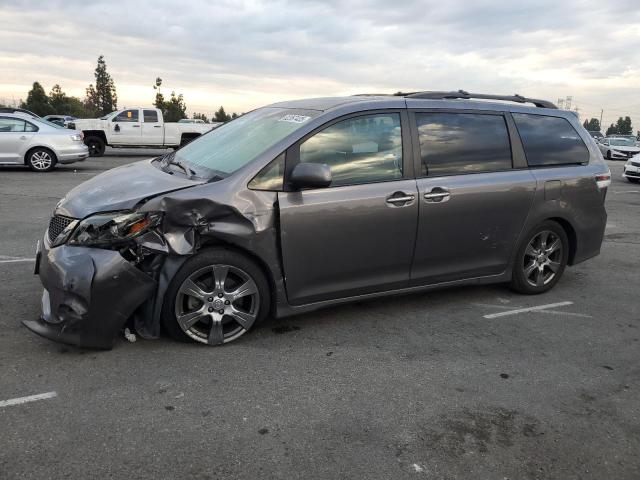2017 TOYOTA SIENNA SE 5TDXZ3DC8HS801648