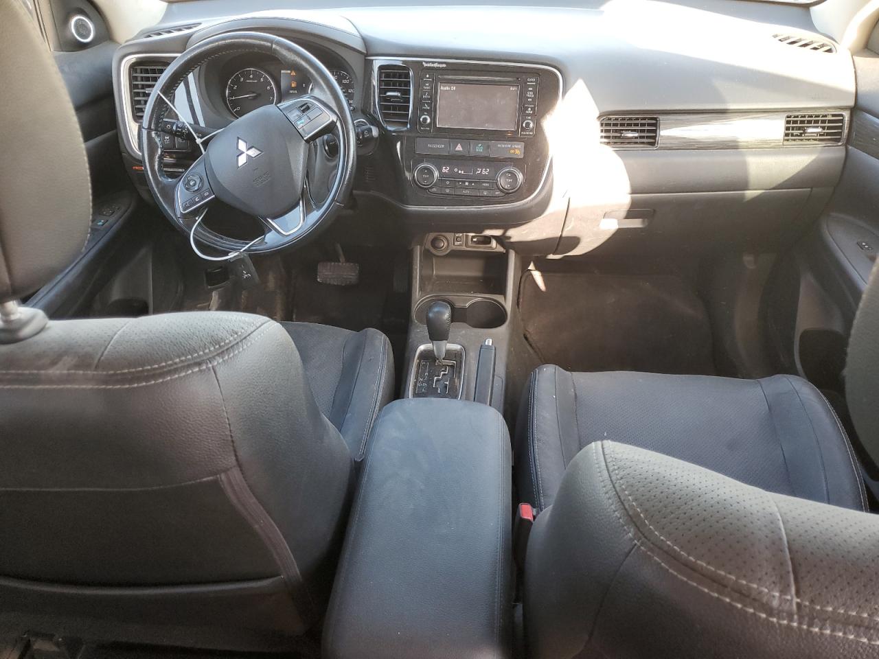 MITSUBISHI OUTLANDER SE