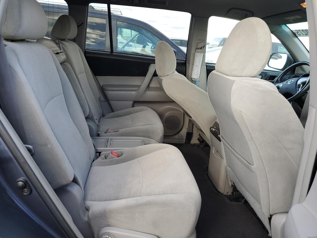 TOYOTA HIGHLANDER BASE