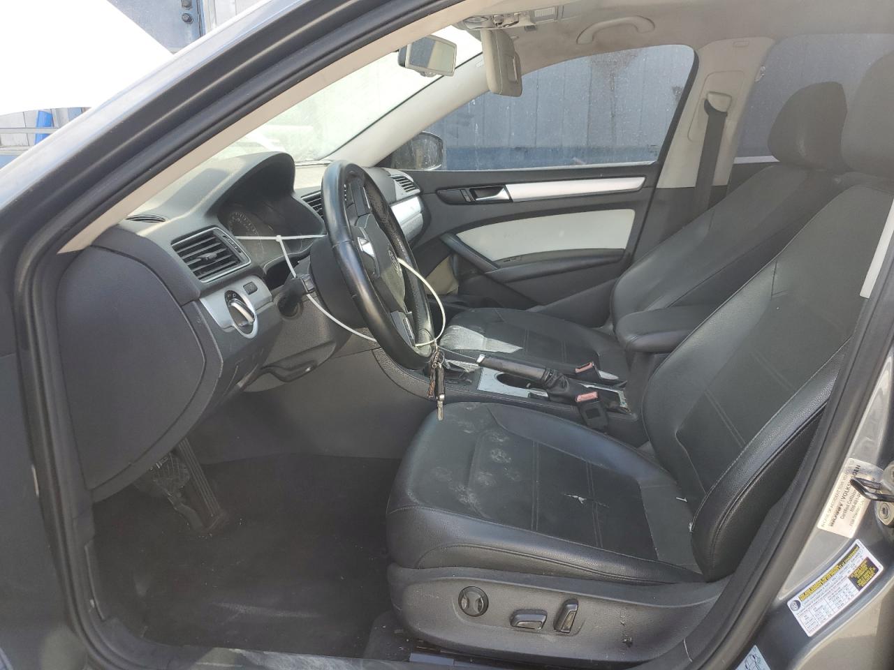 VOLKSWAGEN PASSAT SE