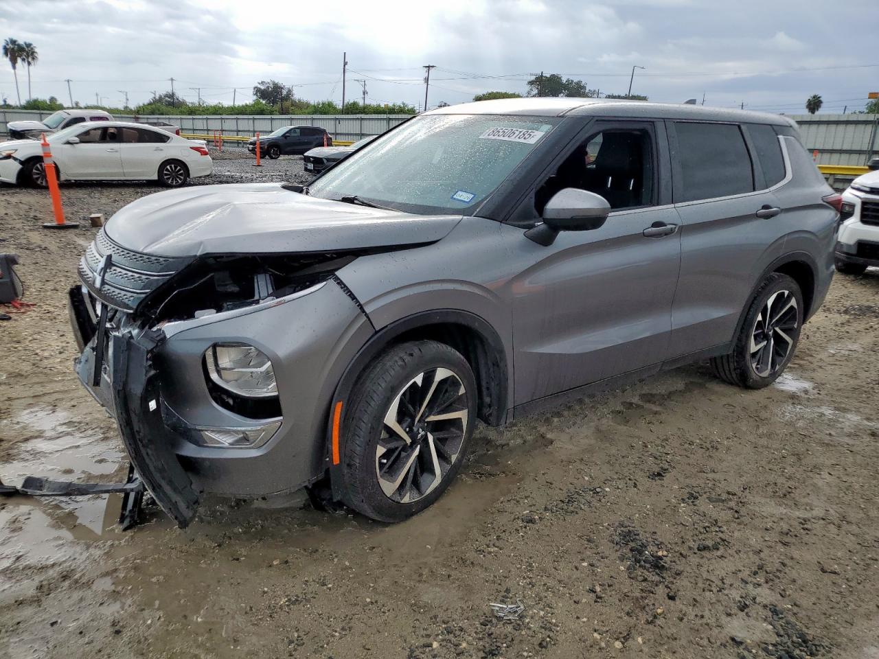 MITSUBISHI OUTLANDER SE