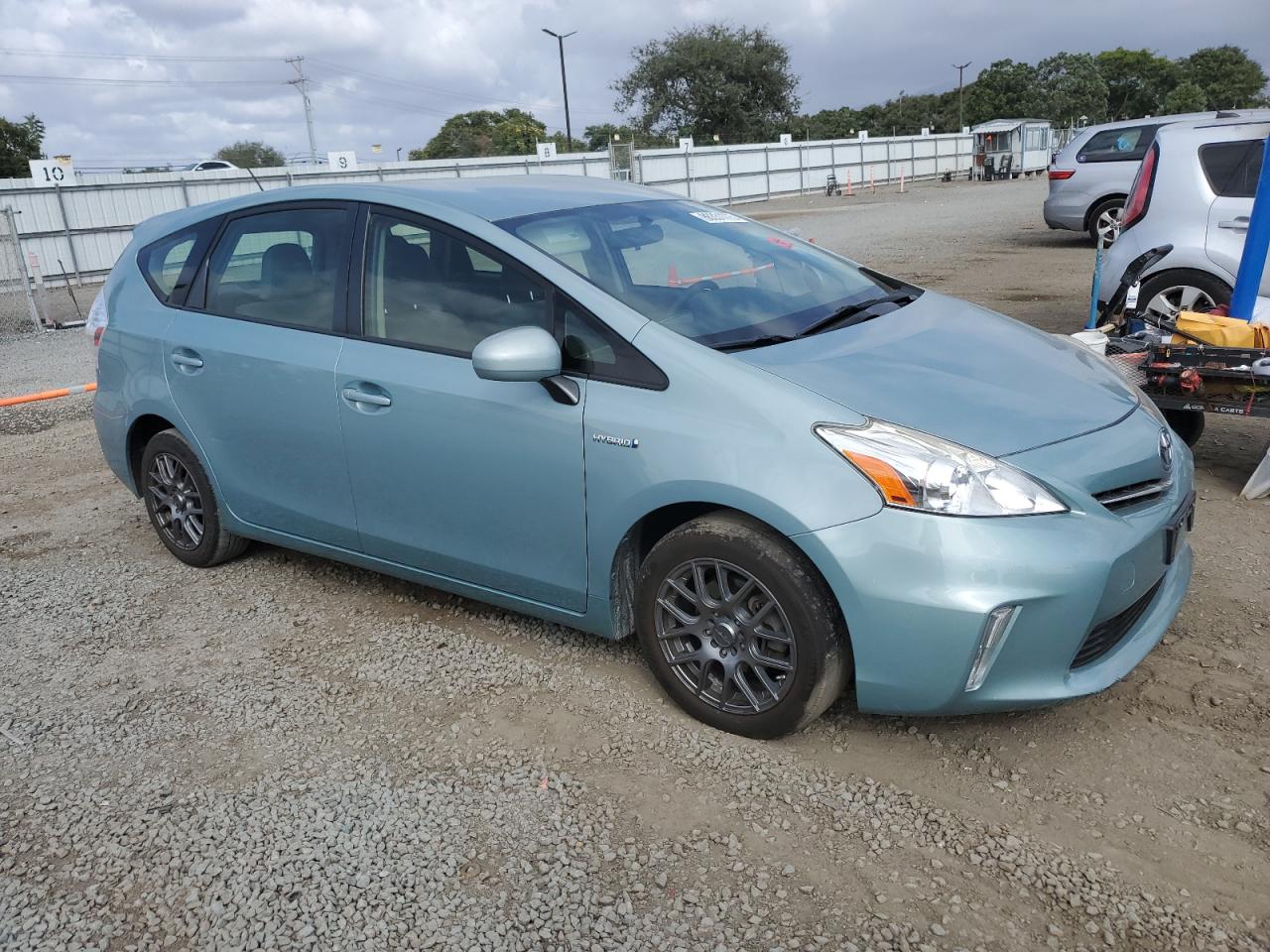 TOYOTA PRIUS V