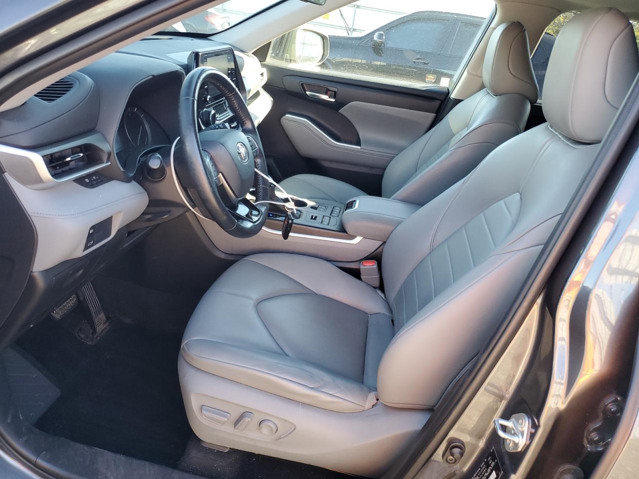 TOYOTA HIGHLANDER XLE