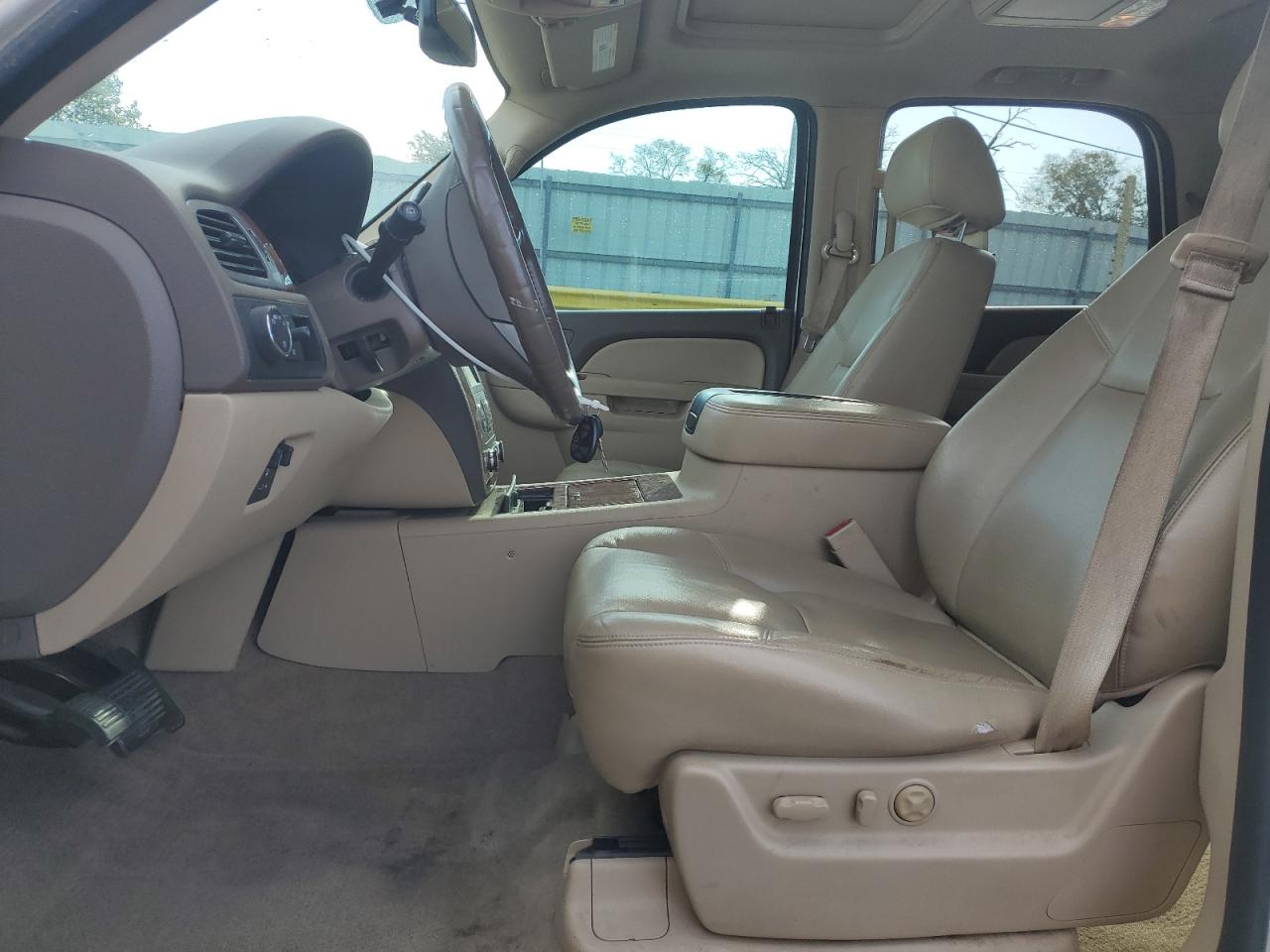 CHEVROLET TAHOE C1500 LTZ