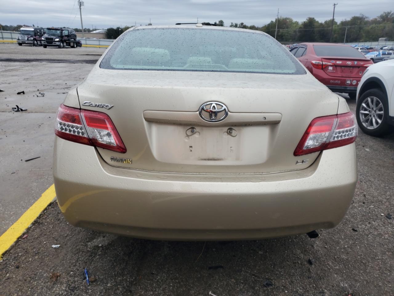 TOYOTA CAMRY BASE