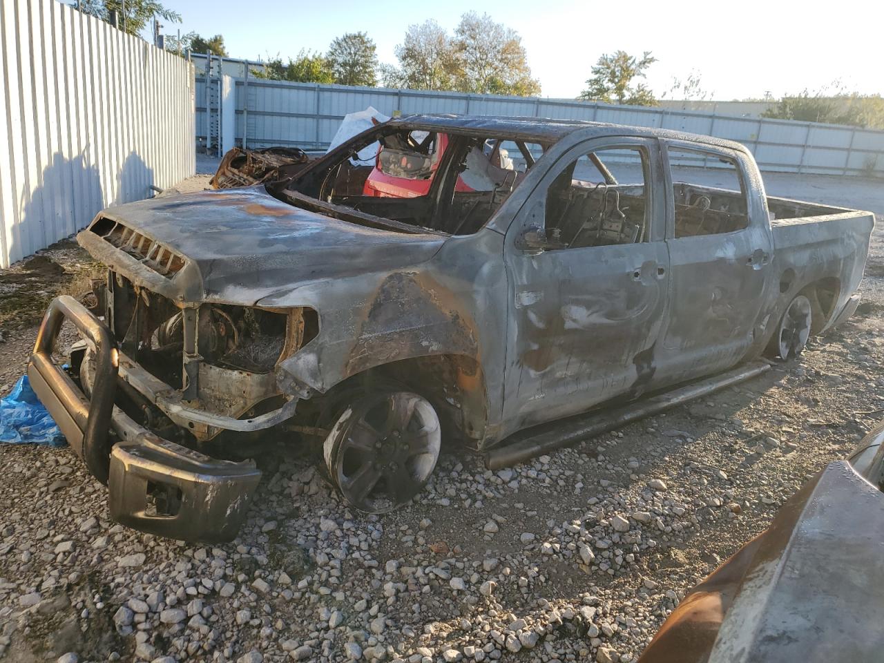 TOYOTA TUNDRA CREWMAX SR5