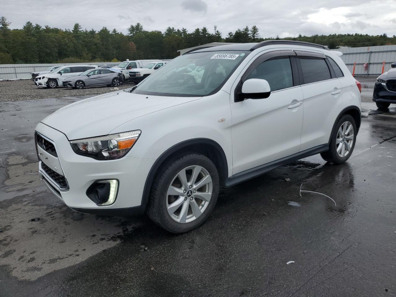 MITSUBISHI OUTLANDER SE