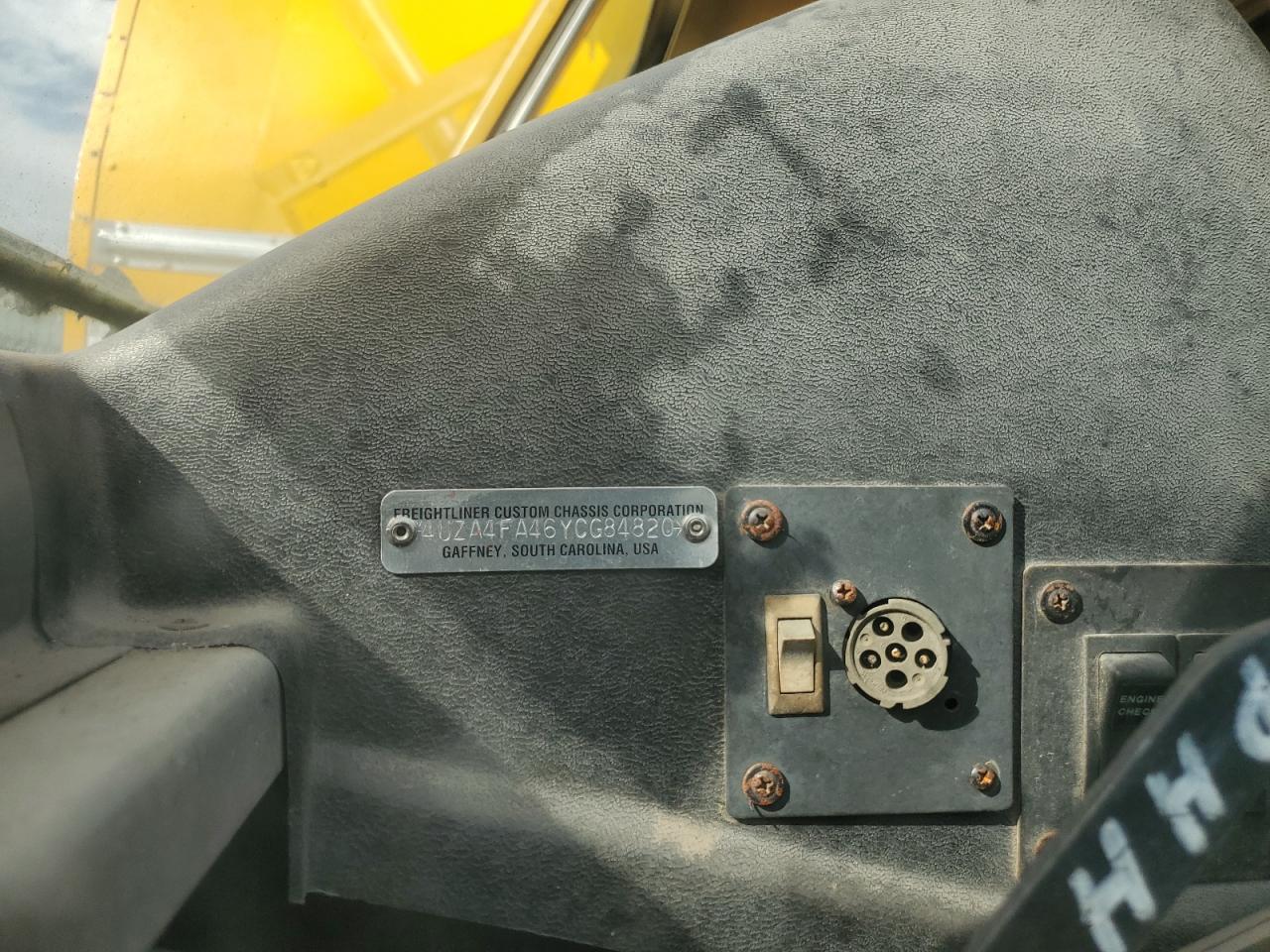 Lot #3309281616 2000 FREIGHTLINER CHASSIS M