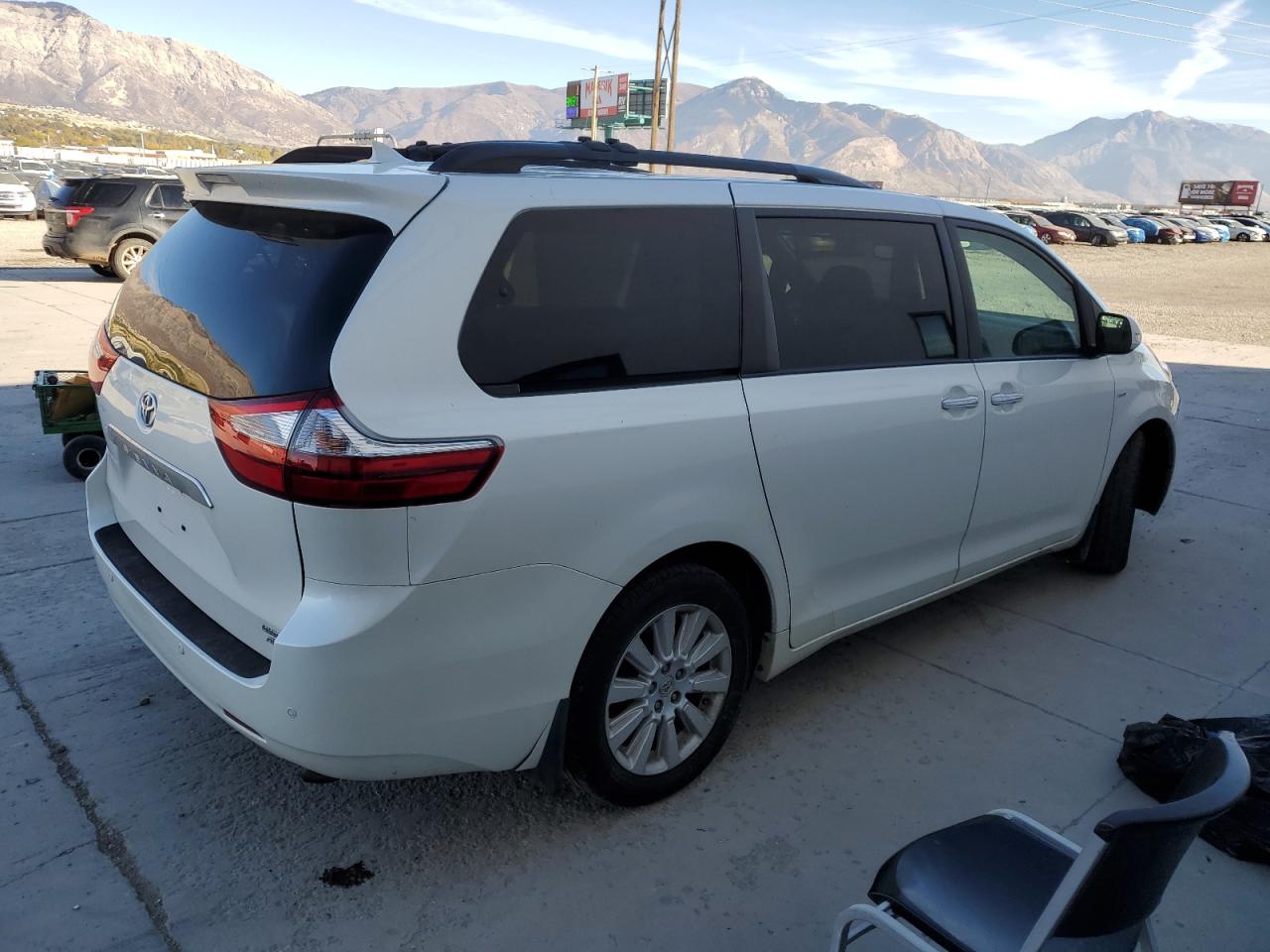 TOYOTA SIENNA XLE
