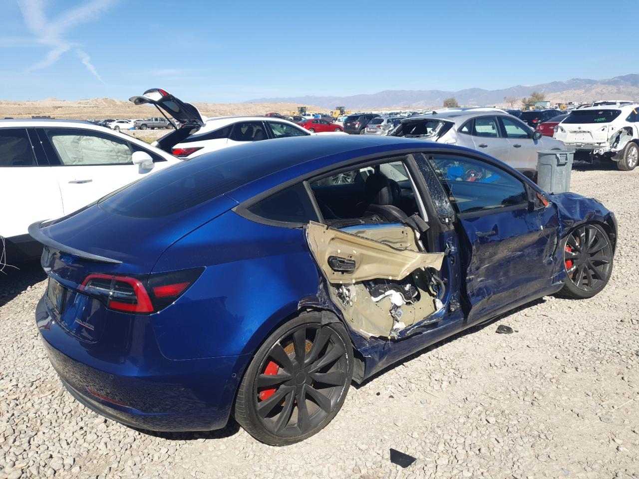 TESLA MODEL 3