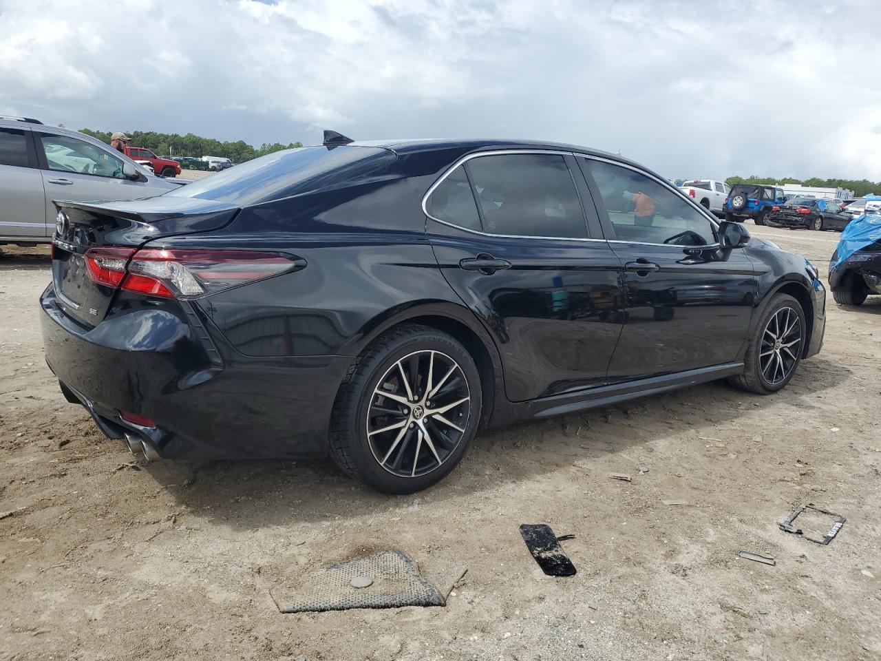 TOYOTA CAMRY SE NIGHT SHADE