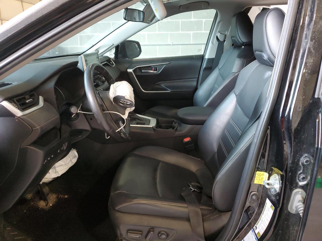 TOYOTA RAV4 XLE PREMIUM