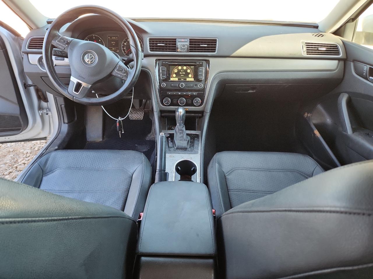 VOLKSWAGEN PASSAT SE