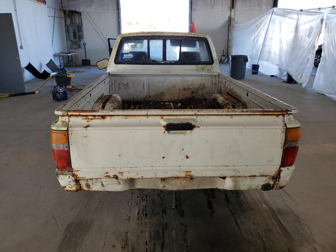 Lot #3269062071 1988 TOYOTA PICKUP 1/2