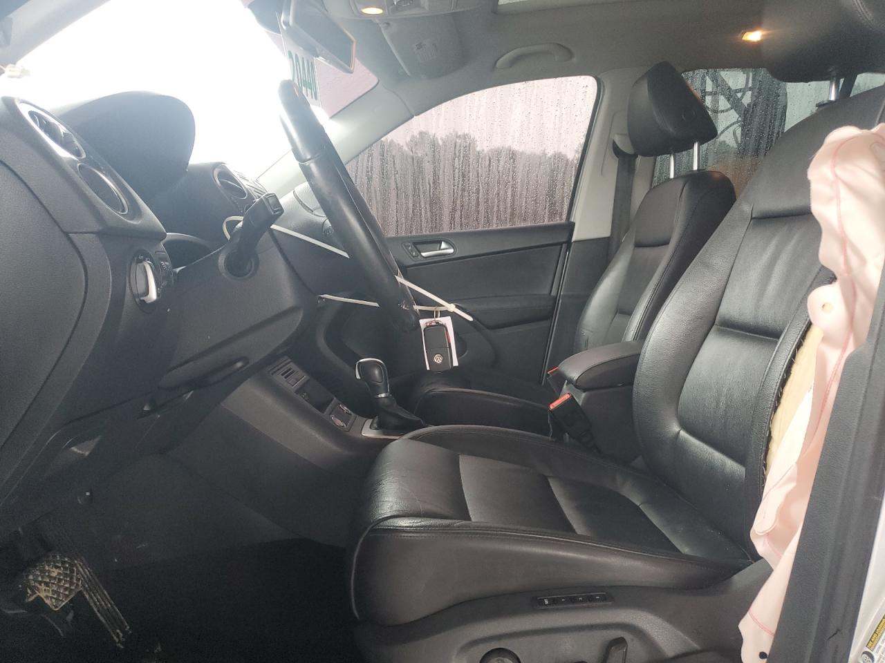 VOLKSWAGEN TIGUAN SPORT