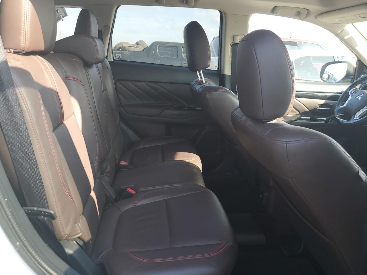 MITSUBISHI OUTLANDER SE