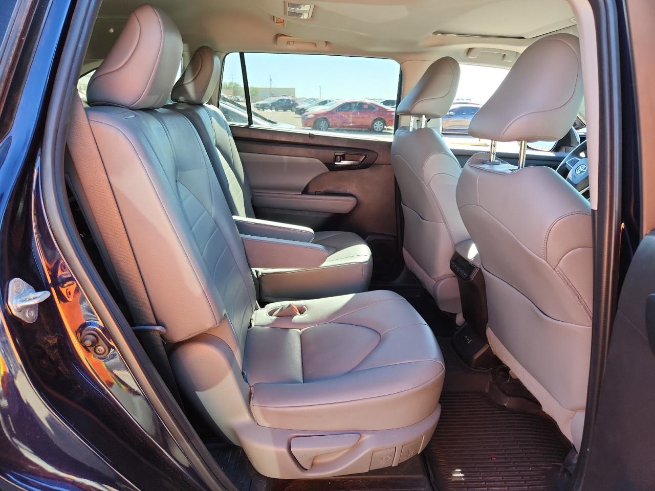 TOYOTA HIGHLANDER XLE