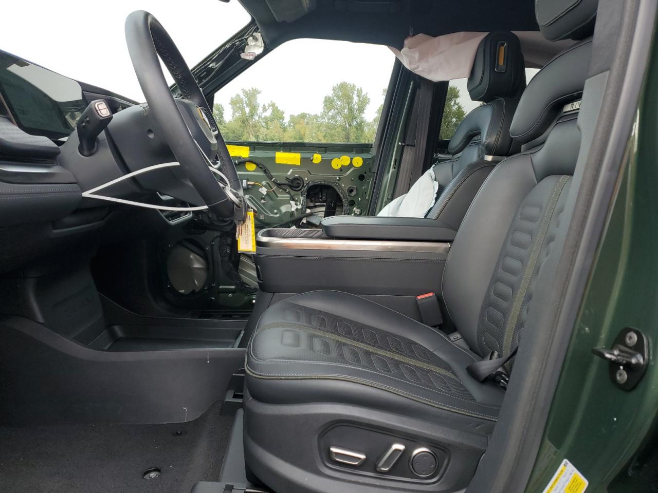 RIVIAN R1S ADVENTURE