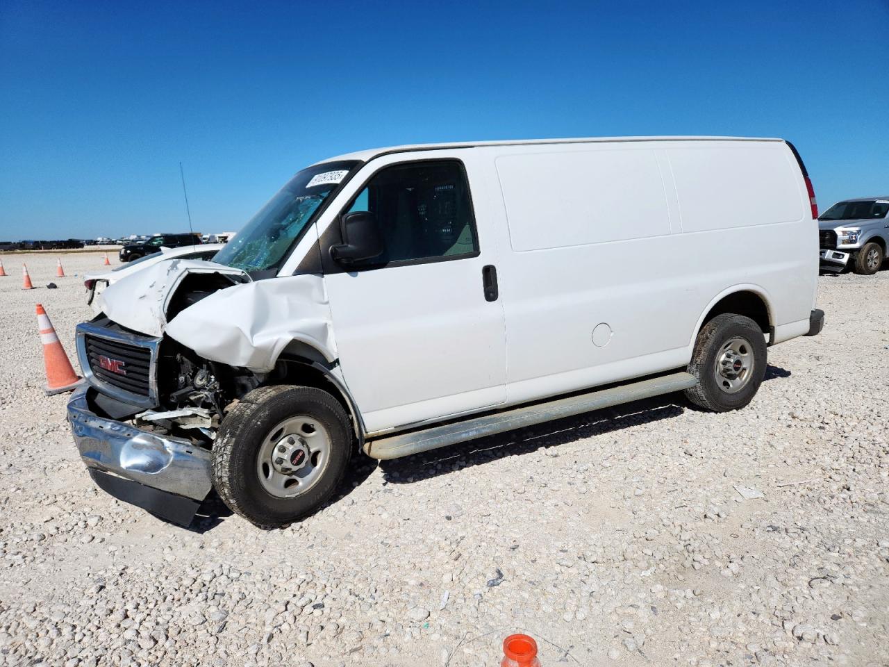 Lot #3302926048 2017 GMC SAVANA G25