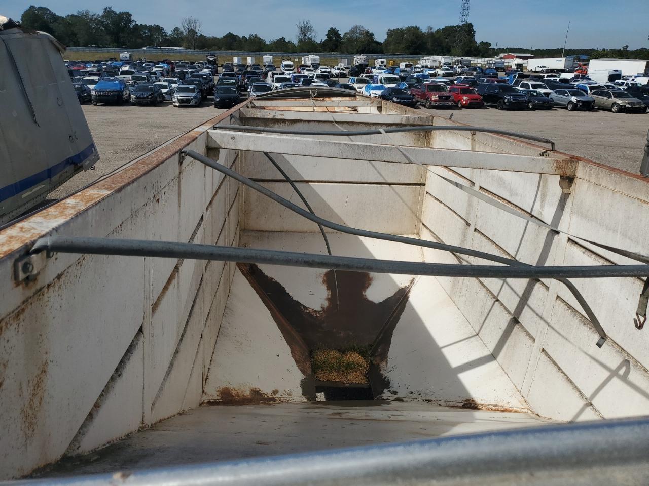 Lot #3301709361 2010 KBH HOPPER