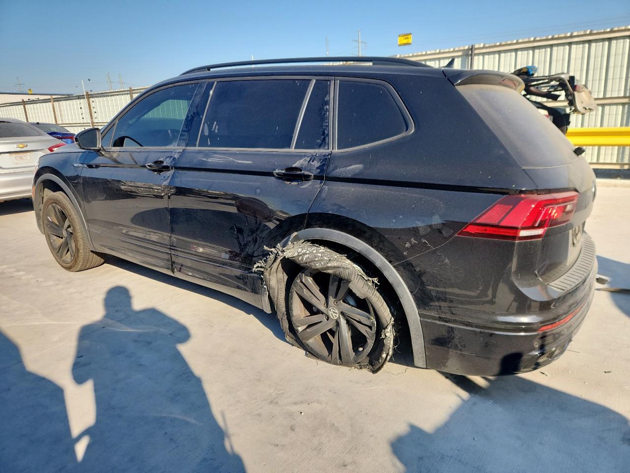 VOLKSWAGEN TIGUAN SE R-LINE BLACK