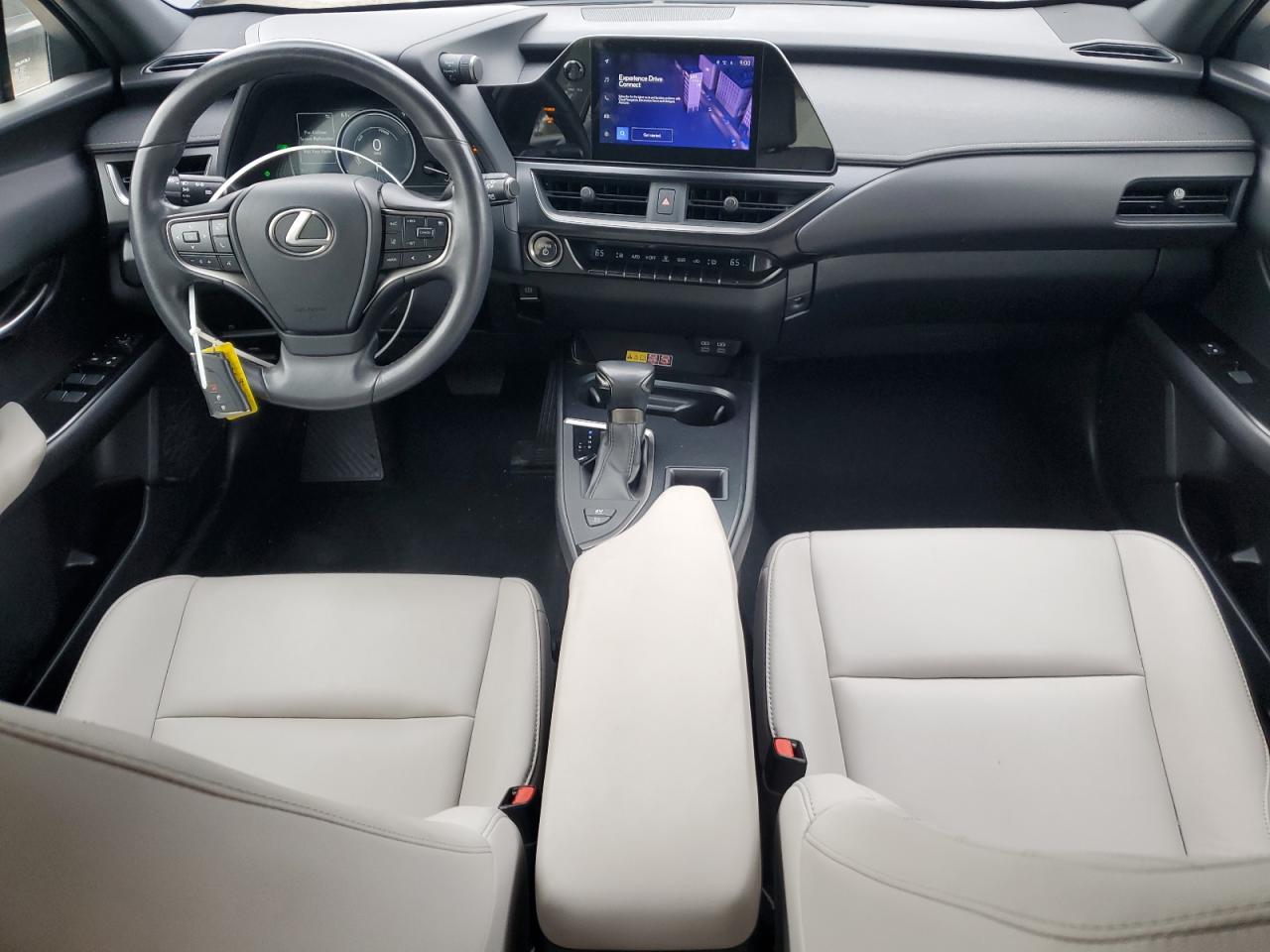 LEXUS UX 250H BASE