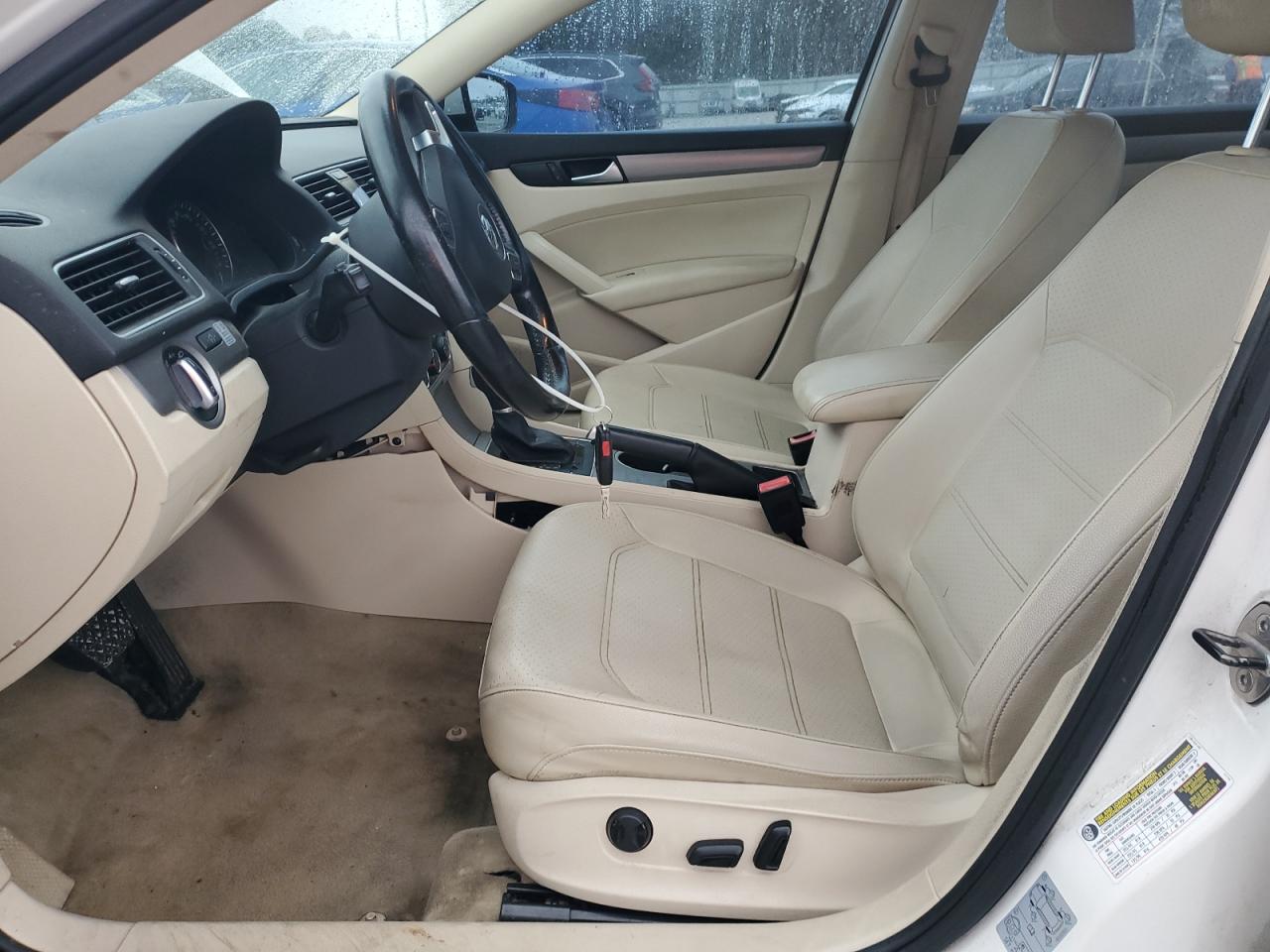 VOLKSWAGEN PASSAT SE