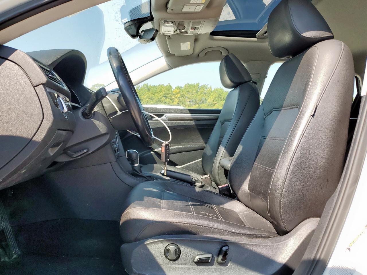 VOLKSWAGEN PASSAT SE